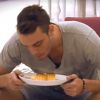 Julien gobe des flans dans Secret Story 6