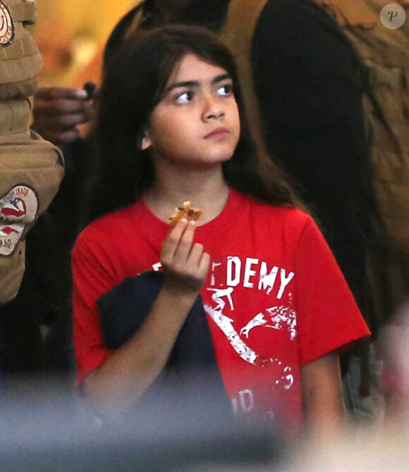 Blanket Jackson arrive à l'aéroport LAX de Los Angeles, le dimanche 2 septembre 2012, atterrisant d'un vol en provenance de l'Indiana où ils ont rendu hommage à leur père défunt.