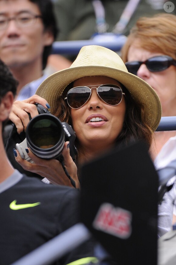 Eva Longoria a immortalisé la victoire de Serena Williams dans les tribunes du Arthur Ashe Stadium le 3 septembre en huitièmes de finale de l'US Open à New York