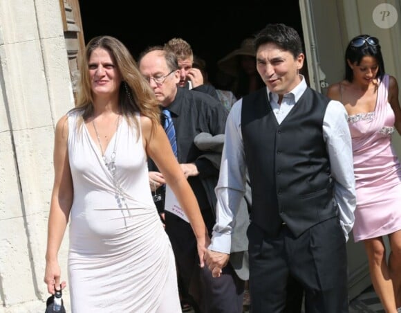 Atef et sa compagne lors du mariage de Sonia Lacen et Julien Lamour le 25 août 2012 à Saint-Rémy-de-Provence