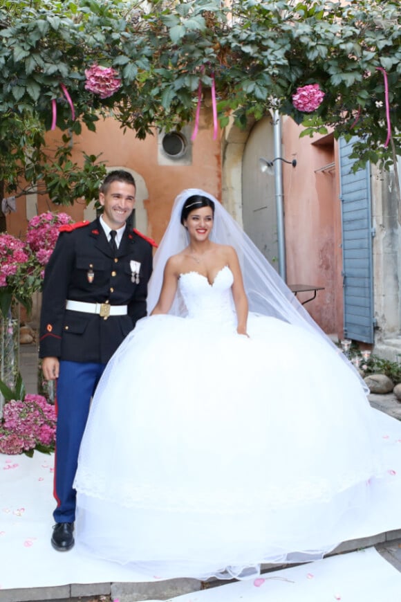 Sonia Lacen et Julien Lamour, fous d'amour, lors de leur mariage le 25 août 2012 à Saint-Rémy-de-Provence