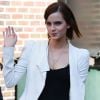 Emma Watson, ultra élégante en blanc et noir et chaussée de sandales Tom Ford, quitte le Ed Sullivan Theater après l'enregistrement de son passage sur le plateau de David Letterman. New York, le 5 septembre 2012.