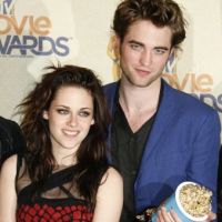 MTV VMA 2012 : Kristen Stewart, un ''éléphant'' défendu devant Robert Pattinson