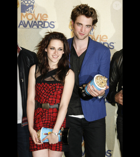 Kristen Stewart et Robert Pattinson aux MTV Movie Awards en 2009.