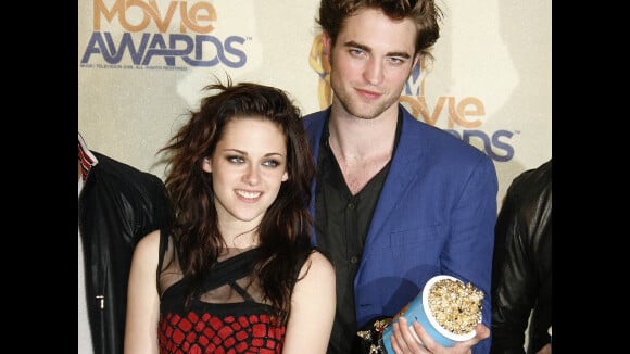 MTV VMA 2012 : Kristen Stewart, un ''éléphant'' défendu devant Robert Pattinson