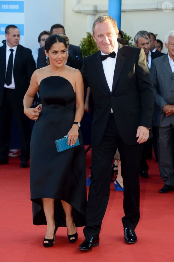 Salma Hayek et son mari François-Henri Pinault arrive à la cérémonie de clôture du Festival du cinéma américain de Deauville le 8 septembre 2012