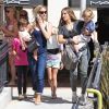 Denise Richards et Brooke Mueller font du shopping avec leurs enfants respectifs, dont le père est Charlie Sheen, à Los Angeles le 9 septembre 2012