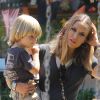 Denise Richards et Brooke Mueller font du shopping avec leurs enfants respectifs, dont le père est Charlie Sheen, à Los Angeles le 9 septembre 2012