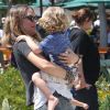 Denise Richards et Brooke Mueller font du shopping avec leurs enfants respectifs, dont le père est Charlie Sheen, à Los Angeles le 9 septembre 2012