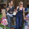 Sublimes, Denise Richards et Brooke Mueller font du shopping avec leurs enfants respectifs, dont le père est Charlie Sheen, à Los Angeles le 9 septembre 2012