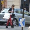 Très chargée, Irina Shayk fait du shopping à Paris le 10 septembre 2012