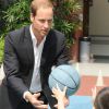 Le prince William s'est pris au jeu avec les enfants d'une école du quartier de Queenstown lors de son séjour à Singapour le 12 septembre 2012