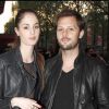 Nicolas Duvauchelle et sa compagne Laura lors de l'avant-première de La Fille du puisatier à Paris le 14 avril 2011