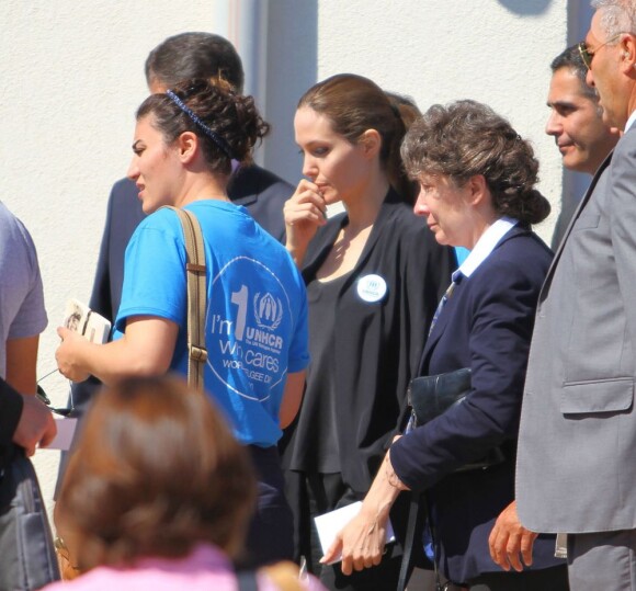 Angelina Jolie, envoyée spéciale de l'agence pour les réfugiés des Nations unies, et le chef du Haut Commissariat, Antonio Guterres, visitent un camp de réfugiés syriens en Turquie le 13 septembre 2013 : une ambassadrice très impliquée