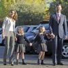 Le prince et la princesse des Asturies accompagnent leurs fillettes Leonor et Sofía pour leur premier jour d'école, à Madrid, le 14 septembre 2012.