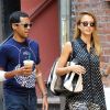 Après la Fashion Week, Jessica Alba fait une pause et se balade avec un ami à Soho. New York, le 14 septembre 2012.