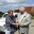  Thierry accompagné de sa maman, le jour de son mariage, à Gavray, le samedi 15 septembre 2012. 