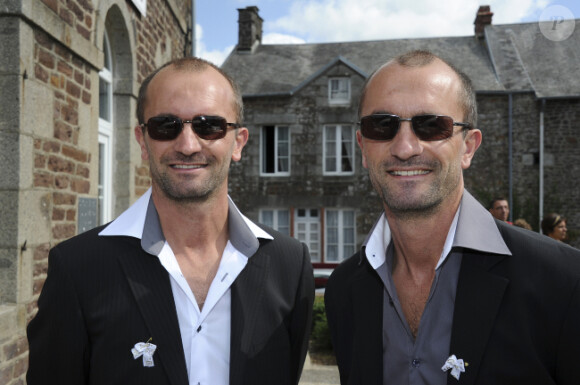 Les jumeaux Rémi et Joseph au mariage de Thierry et Annie à Gavray, le samedi 15 septembre 2012.