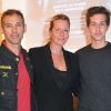 Paul Belmondo sa femme Luana et leur fils lors de la soirée anniversaire du restaurant Arrêts de Jeu à Aubervilliers le 15 septembre 2012