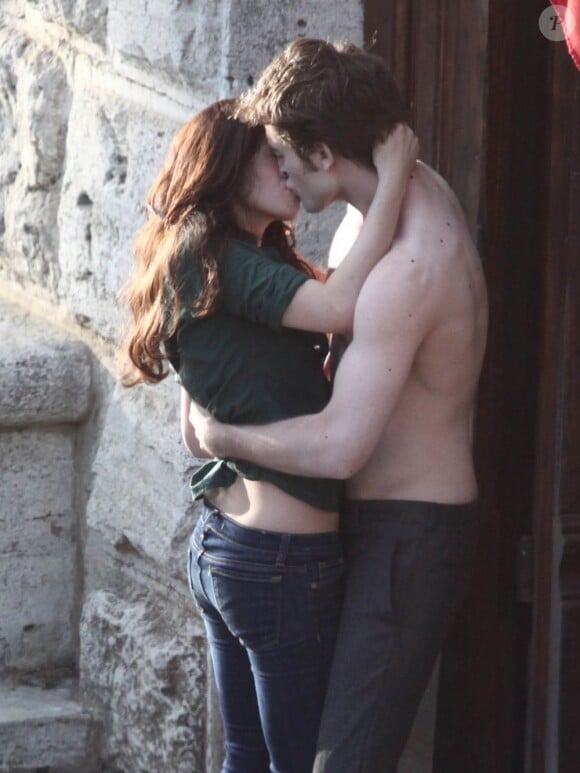 Kristen Stewart et Robert Pattinson sur le tournage de Twilight 2 en Italie en 2009