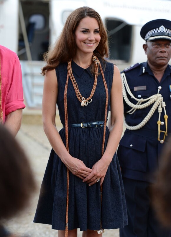 Kate Middleton lors de son arrivée sur l'île de Marau dans l'archipel des Iles Salomon le 17 septembre 2012