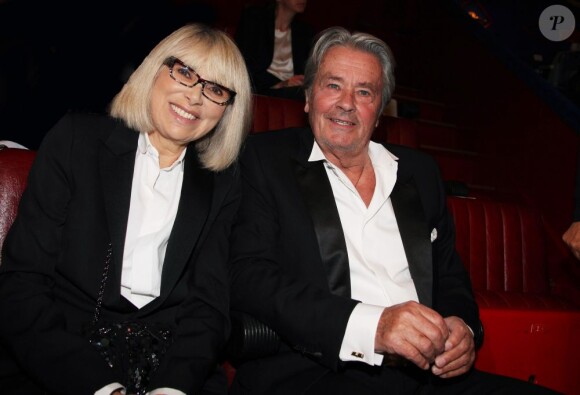 Mireille Darc et Alain Delon lors du gala de l'IFRAD au Cirque d'hiver à Paris le 18 septembre 2012