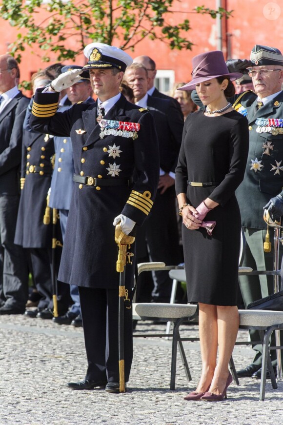 Le prince Frederik et la princesse Mary de Danemark honoraient le 5 septembre 2012 le Jour du drapeau danois, le Dannebrog, avec dépôt de gerbe, cérémonie commémorative et parade militaire.
