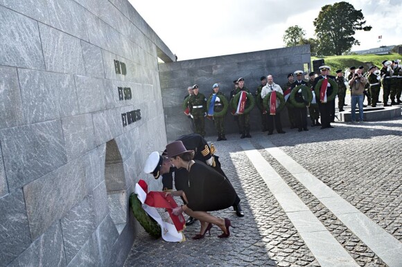 La journée a débuté par un dépôt de gerbe sur le monument aux morts de la citadelle (Kastellet) de Copenhague. Le prince Frederik et la princesse Mary de Danemark présidaient le 5 septembre 2012 le Jour du drapeau danois, le Dannebrog, avec dépôt de gerbe, cérémonie commémorative et parade militaire.