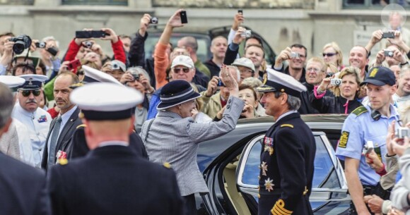 La reine Margrethe II de Danemark et le prince Henrik lors de leur tournée d'été annuelle, début septembre 2012