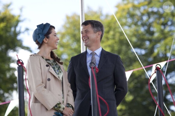 Un couple toujours complice en mission... La princesse Mary et le prince Frederik de Danemark étaient le 8 septembre 2012 en visite à Hinnerup et Hadsten pour les 150 ans de ces deux communes du centre du pays.