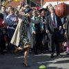 La princesse Mary, excellente nageuse mais basketteuse débutante, et le prince Frederik de Danemark étaient le 8 septembre 2012 en visite à Hinnerup et Hadsten pour les 150 ans de ces deux communes du centre du pays.