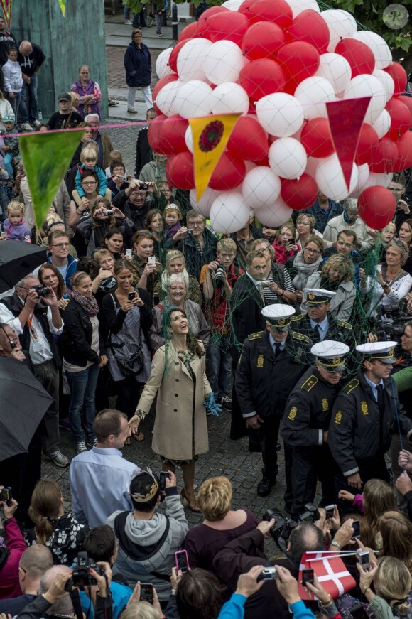 Un lâcher de ballons pour célébrer le jubilé... La princesse Mary et le prince Frederik de Danemark étaient le 8 septembre 2012 en visite à Hinnerup et Hadsten pour les 150 ans de ces deux communes du centre du pays.