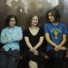 Les Pussy Riot Ekaterina Samoutsevitch (29 ans), Maria Alekhina (24 ans) et Nadejda Tolokonnikova (22 ans) à Moscou le jour de leur condamnation, le 17 août 2012.
