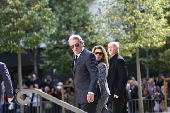 Alain Delon et Nicole Alfan lors des obsèques de Pierre Mondy, en l'église Saint Honoré d'Eylau, le 20 septembre 2012