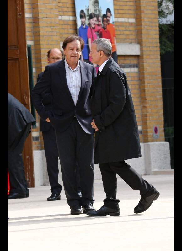 Daniel Lauclair et Francis Huster lors des obsèques de Pierre Mondy, en l'église Saint Honoré d'Eylau, le 20 septembre 2012