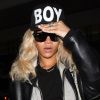 Rihanna à l'aéroport international de Los Angeles, joue les B-Girls avec une casquette Boy London. Le 26 mars 2012.