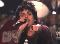 Billie Joe Armstrong de Green Day explose sa guitare sur scène et file en rehab