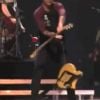 Billie Joe Armstrong de Green Day devient ivre de rage au iHeartRadio Music Festival à Las Vegas le 21 septembre 2012