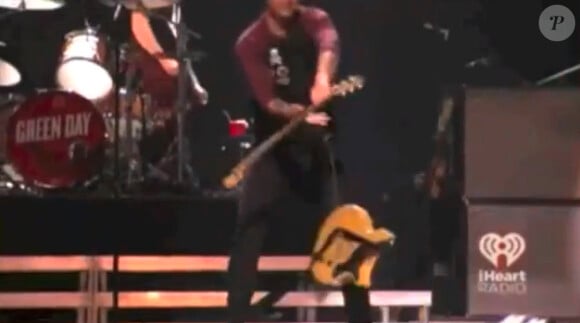 Billie Joe Armstrong de Green Day devient ivre de rage au iHeartRadio Music Festival à Las Vegas le 21 septembre 2012