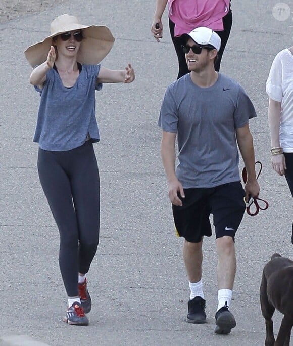 Anne Hathaway et son fiancé Adam Shulman en septembre 2012 à Los Angeles.