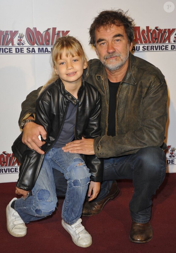 Olivier Marchal et sa fille à l'avant-première du film Astérix et Obélix : Au service de sa Majesté à Paris, le 30 septembre 2012.