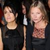 Salma Hayek et Kate Moss assistent côte à côte au défilé Saint Laurent printemps-été 2013. Paris, le 1er Octobre 2012.