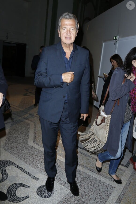Mario Testino arrive au Grand Palais pour assister au défilé Saint Laurent printemps-été 2013. Paris, le 1er octobre 2012.