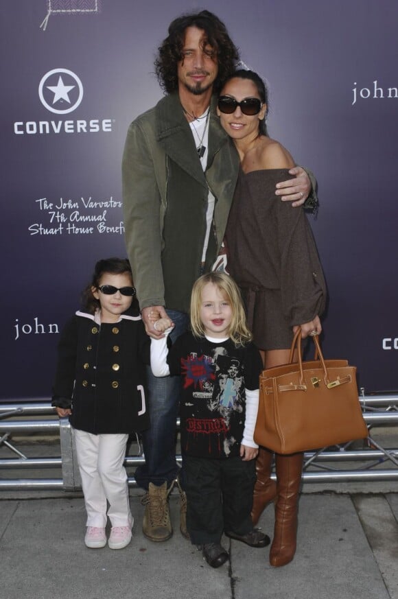 Chris Cornell avec sa femme Vicky et ses enfants en 2009
