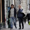 Adriana Karembeu et son compagnon André Ohanian de sortie en amoureux dans les rues de Paris le 24 septembre 2012.