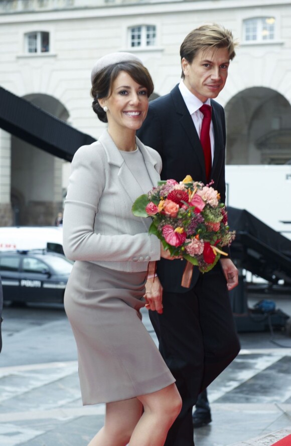 La princesse Marie arrive au Parlement. La famille royale de Danemark s'est rassemblée mardi 2 octobre 2012 à Christiansborg pour la réouverture officielle du Parlement, lancement de l'année politique. La reine Margrethe II était entourée du prince Henrik, du prince Frederik avec la princesse Mary, du prince Joachim avec la princesse Marie, et de la princesse Benedikte.