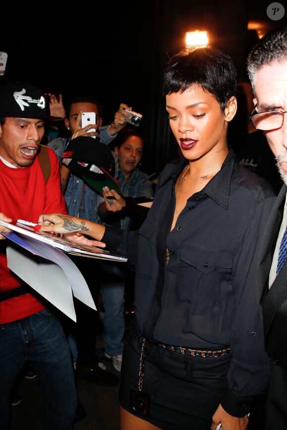 Rihanna sortant d'un hôtel à Manhattan, à 10 minutes d'intervalle de Chris Brown, le 3 octobre 2012.