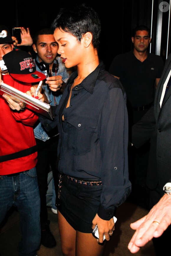 Rihanna sortant d'un hôtel à New York, à 10 minutes d'intervalle de Chris Brown, le 3 octobre 2012.
