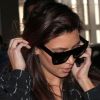 Exclusif - Kim Kardashian tente de faire profil bas à son arrivée à l'aéroport de Mexico, le 4 octobre 2012.