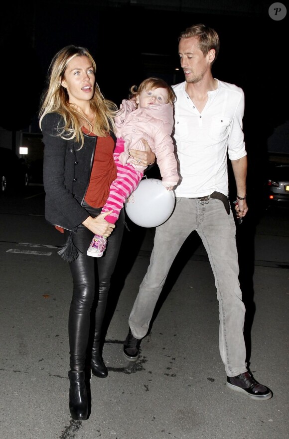 La femme de Peter Crouch et sa fille Sophia Ruby, le 5 octobre à Manchester.